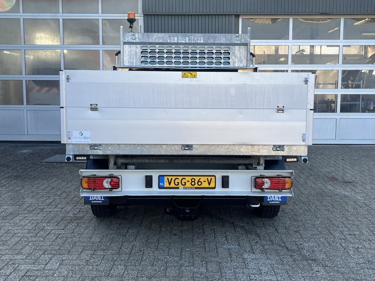 Vehicle Image 32
