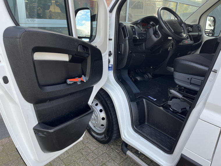 Vehicle Image 36