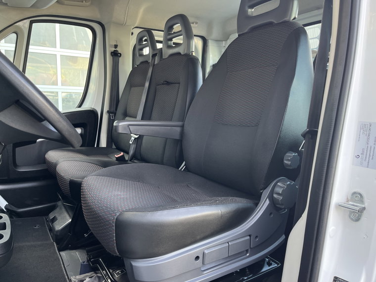 Vehicle Image 38
