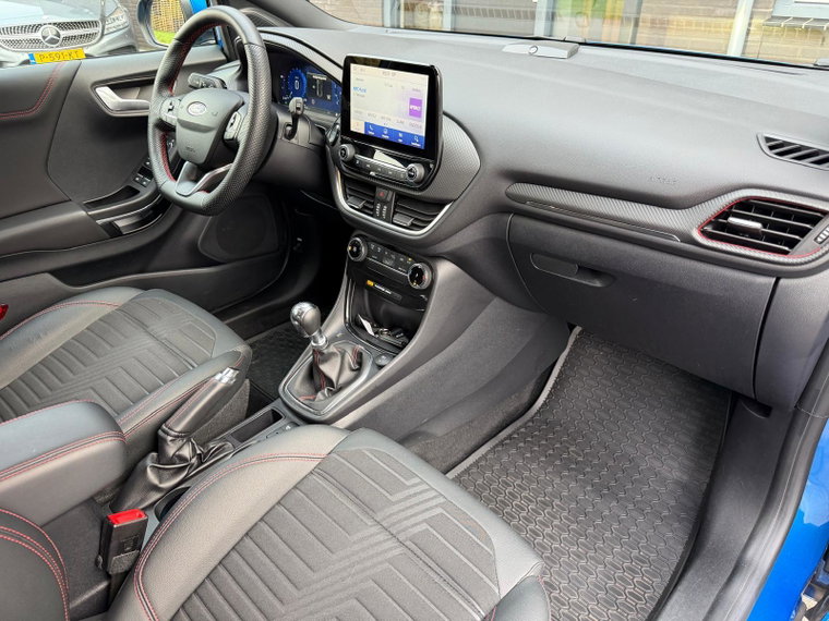 Vehicle Image 36