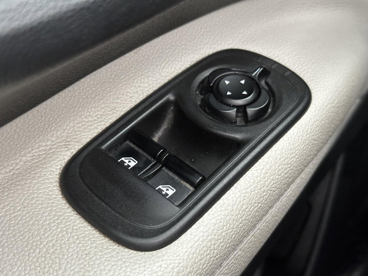 Vehicle Image 24