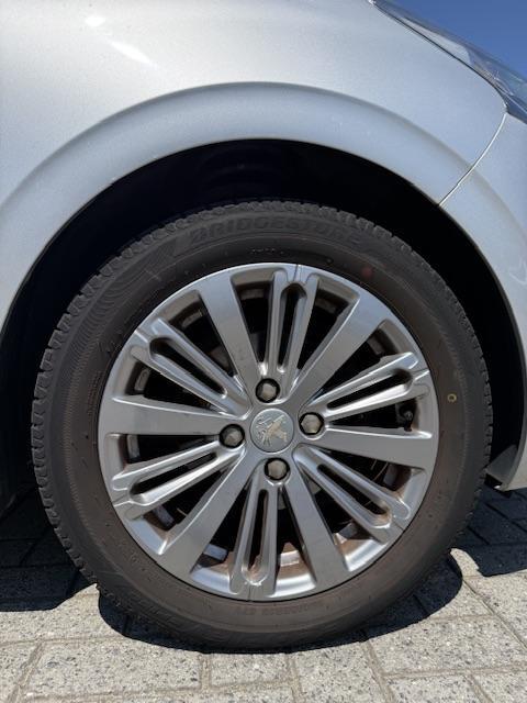Vehicle Image 17