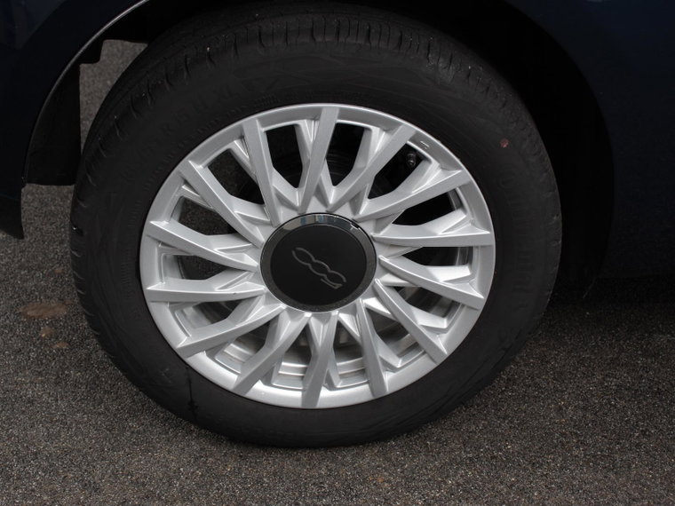 Vehicle Image 25