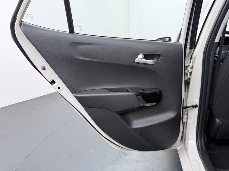 Vehicle Image 35