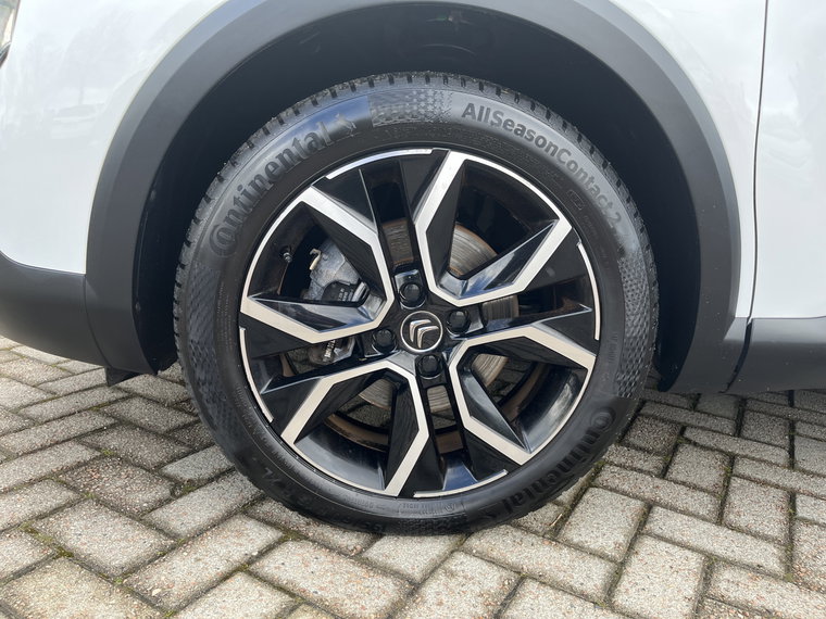 Vehicle Image 32