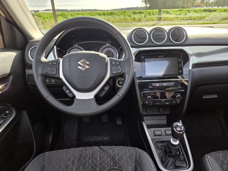 Vehicle Image 6