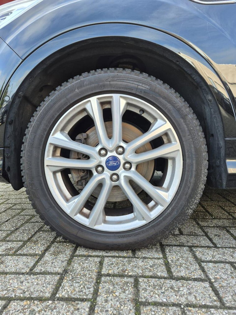 Vehicle Image 23