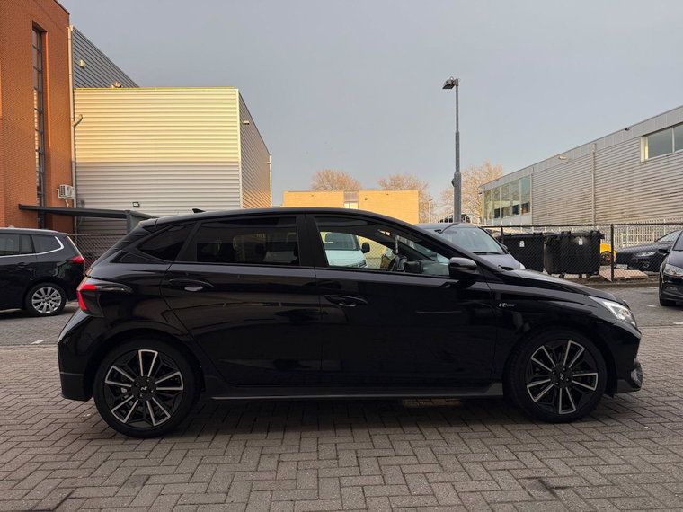 Vehicle Image 12