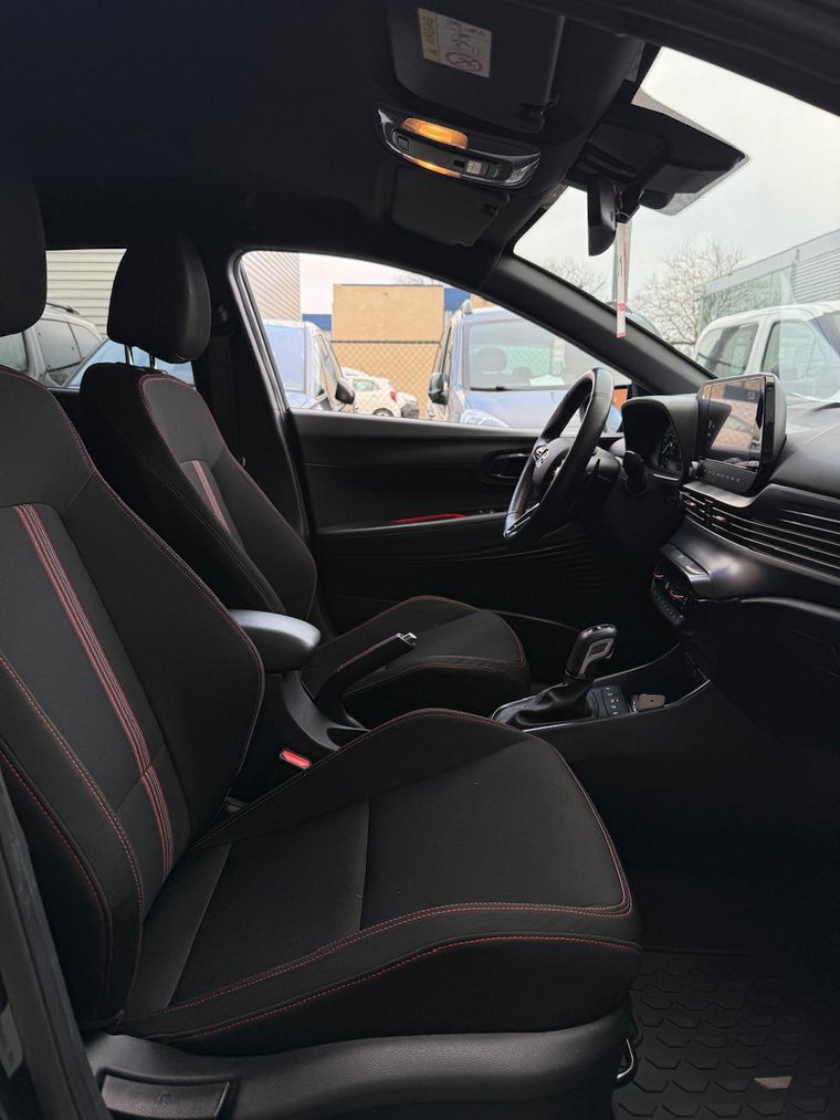 Vehicle Image 13
