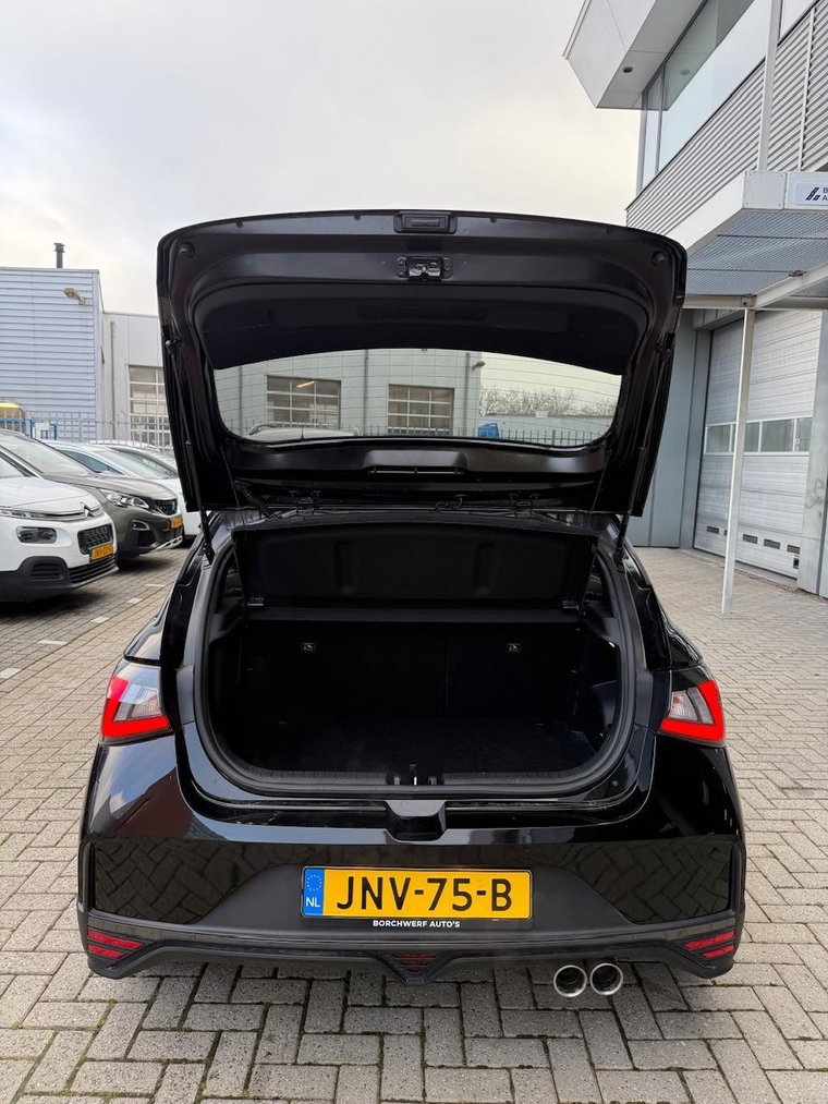 Vehicle Image 16