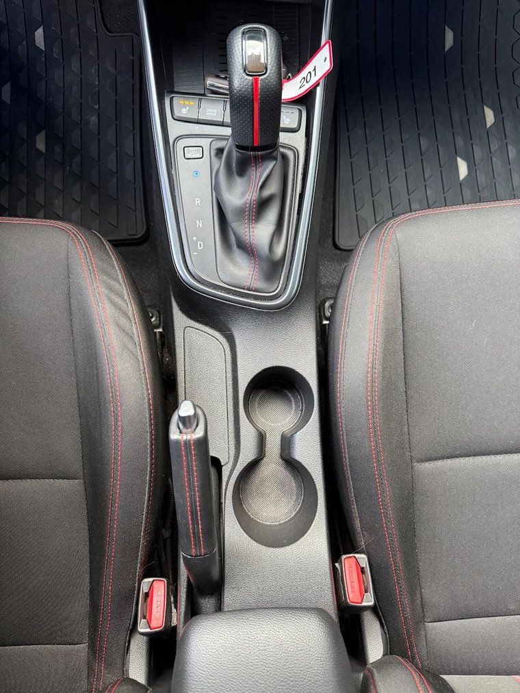 Vehicle Image 25
