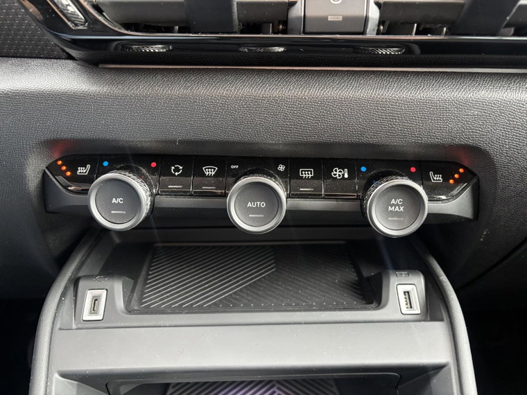 Vehicle Image 33