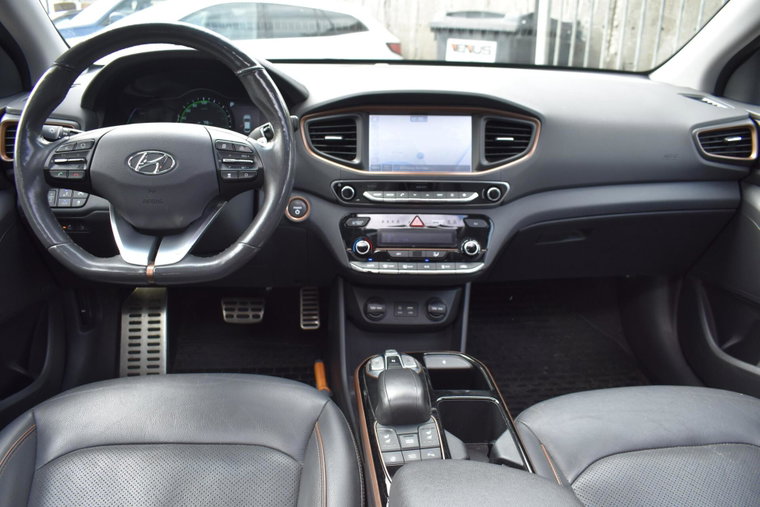 Vehicle Image 11