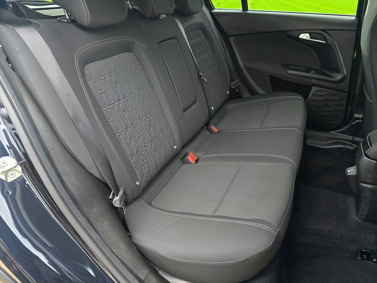 Vehicle Image 32