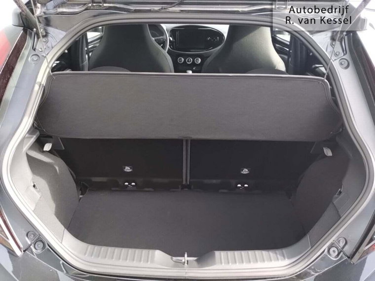 Vehicle Image 18
