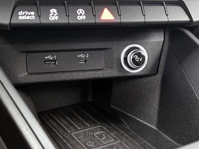 Vehicle Image 32