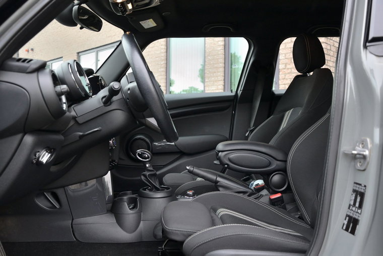 Vehicle Image 8