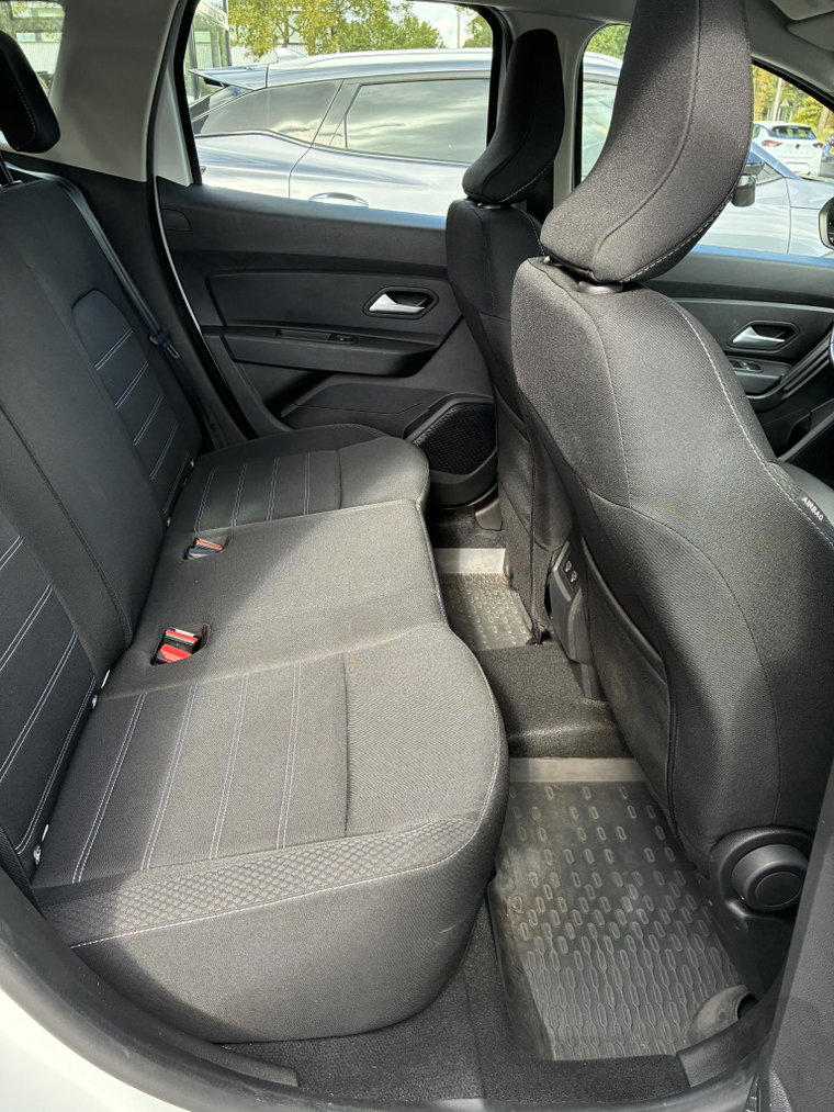 Vehicle Image 33