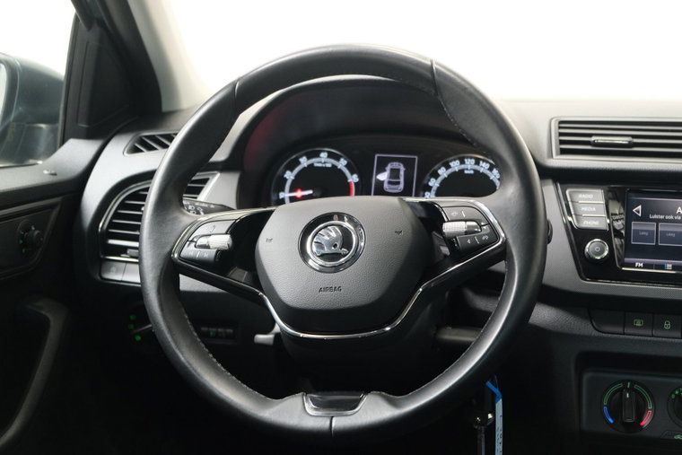 Vehicle Image 16