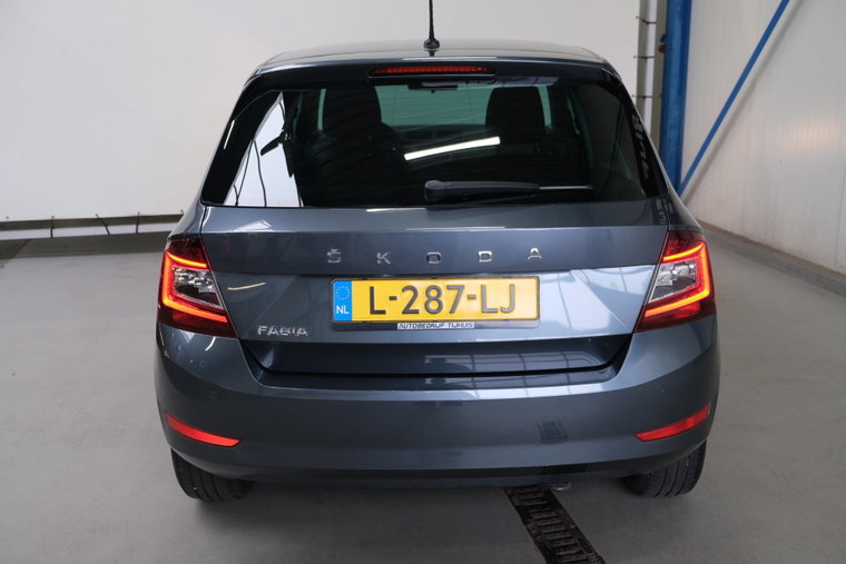 Vehicle Image 6