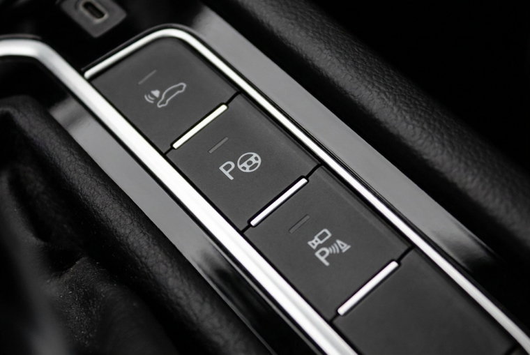 Vehicle Image 25
