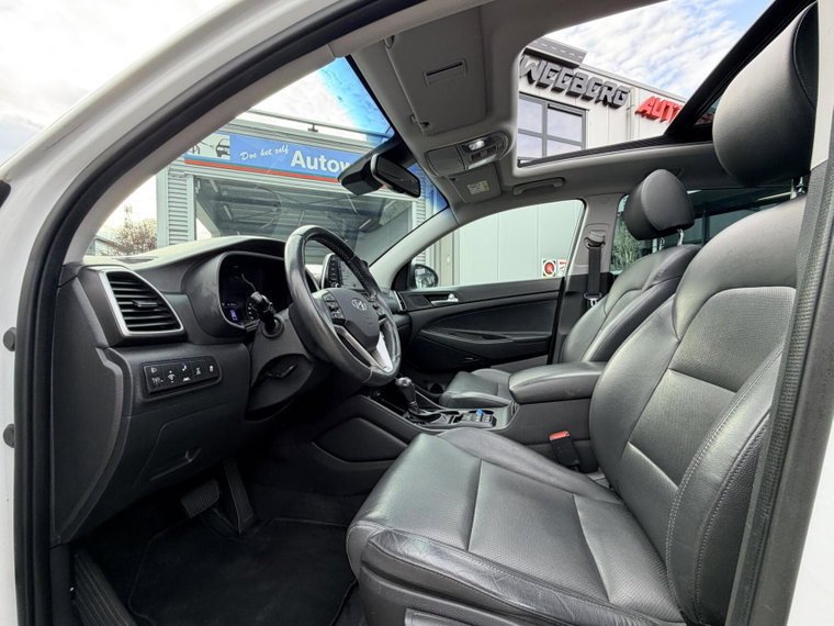 Vehicle Image 25