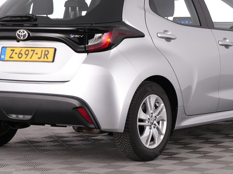 Vehicle Image 16