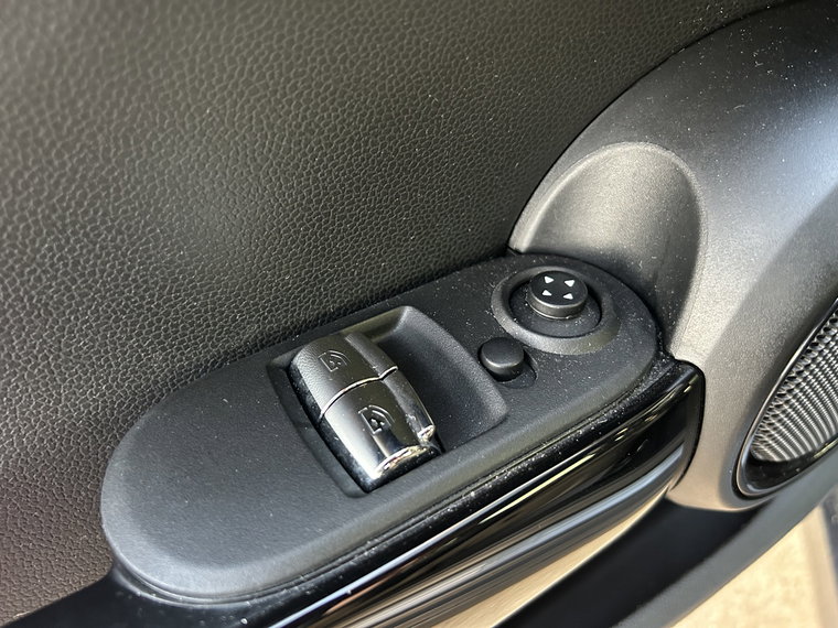 Vehicle Image 28