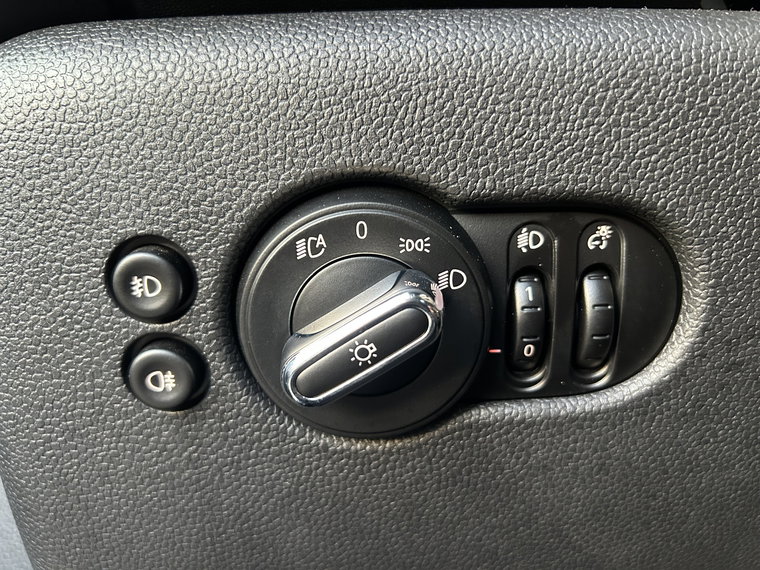 Vehicle Image 29
