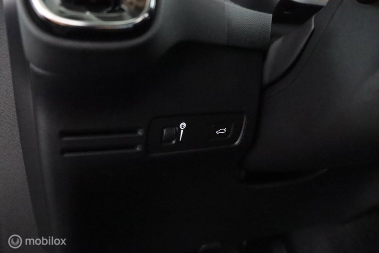 Vehicle Image 42