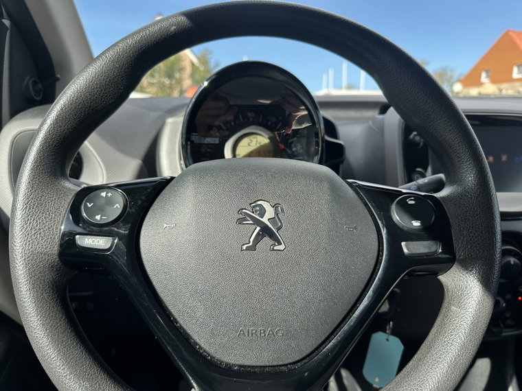 Vehicle Image 17