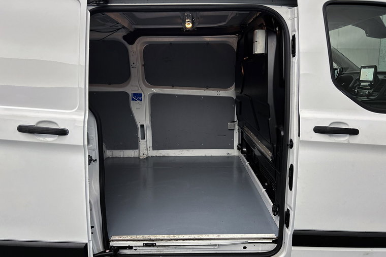 Vehicle Image 21