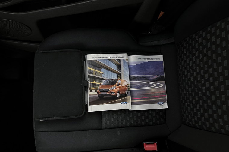 Vehicle Image 25
