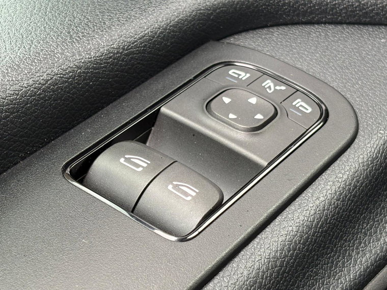 Vehicle Image 27