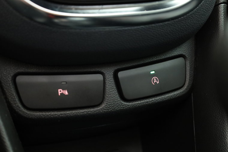 Vehicle Image 25