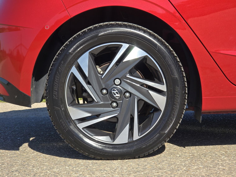 Vehicle Image 16