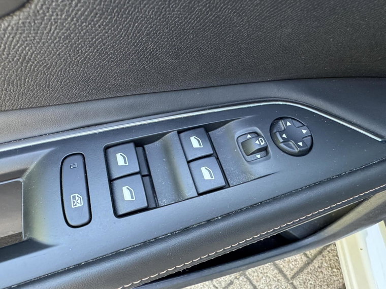 Vehicle Image 28