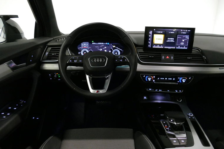 Vehicle Image 25