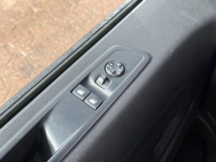 Vehicle Image 29
