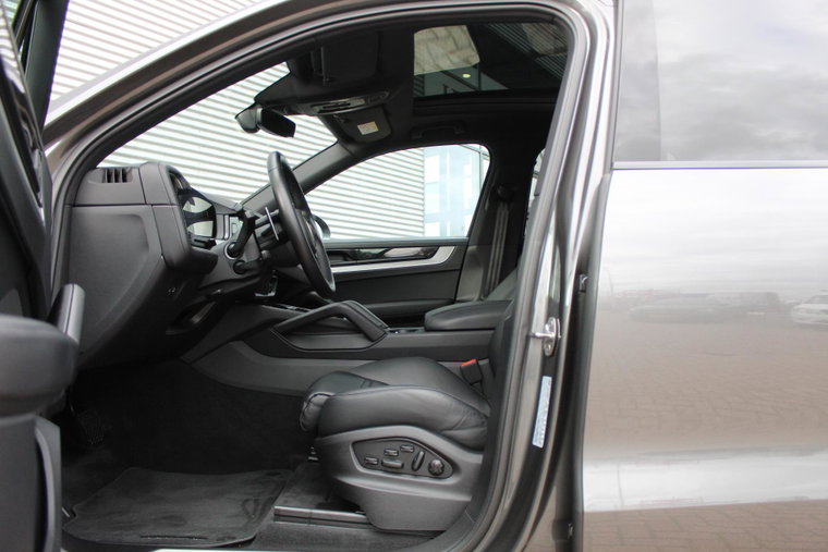 Vehicle Image 38