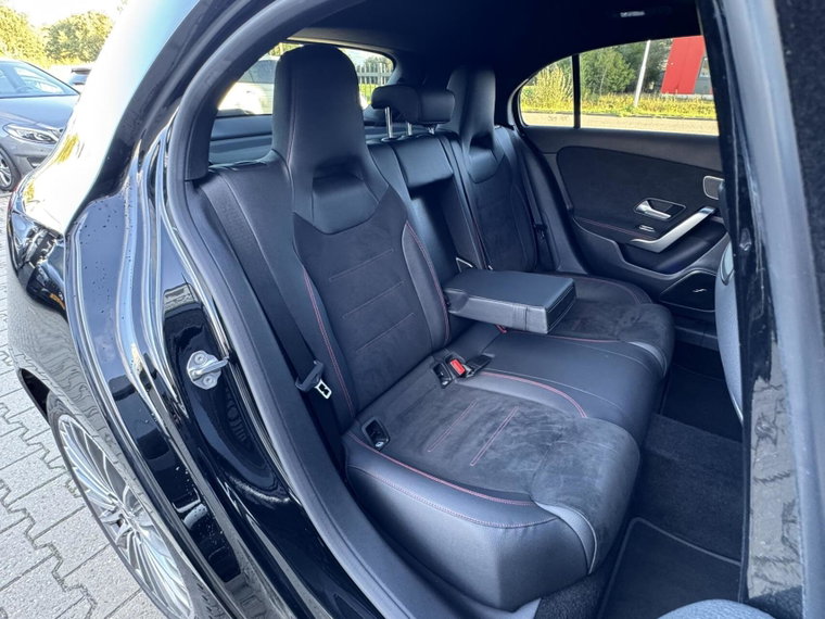Vehicle Image 35
