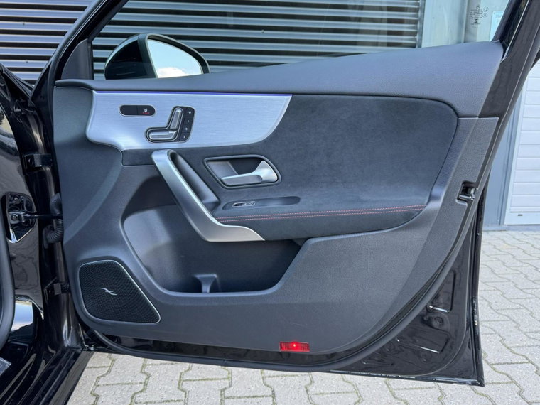 Vehicle Image 37
