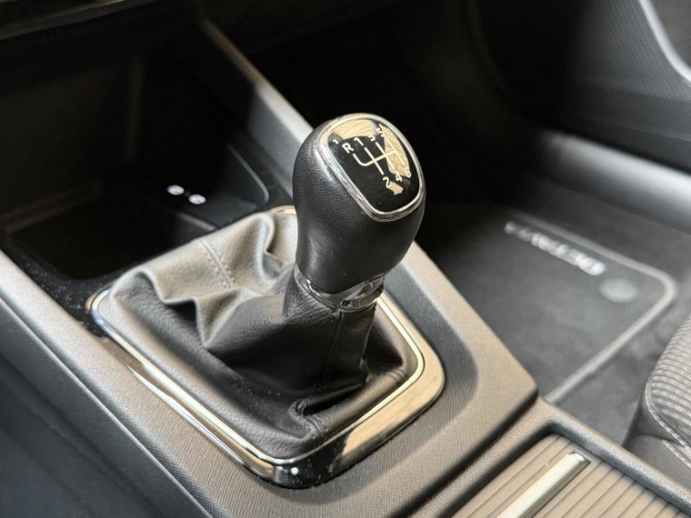 Vehicle Image 32