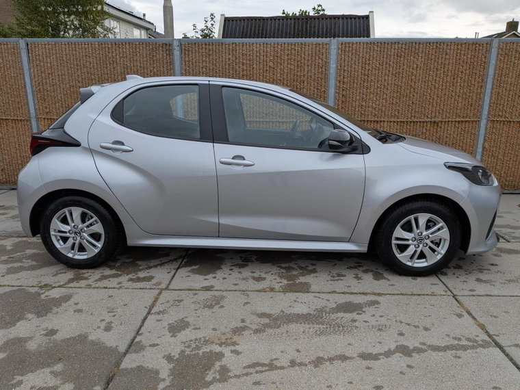 Vehicle Image 4