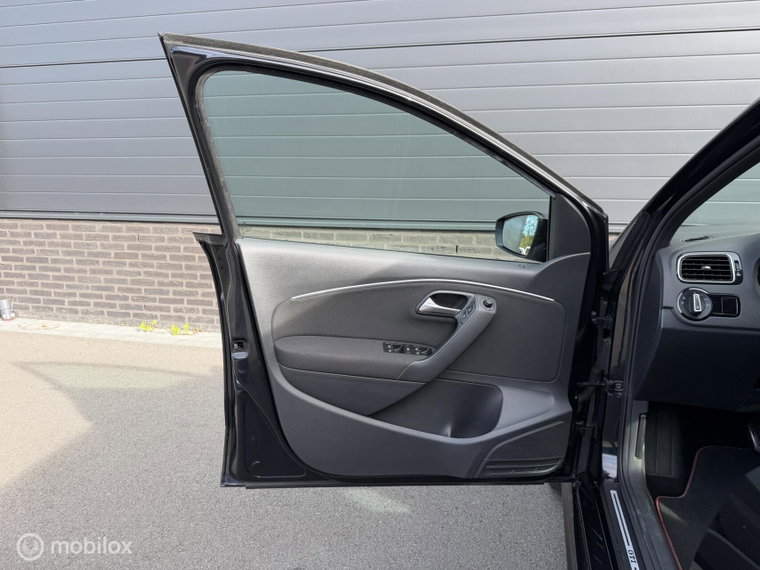 Vehicle Image 28