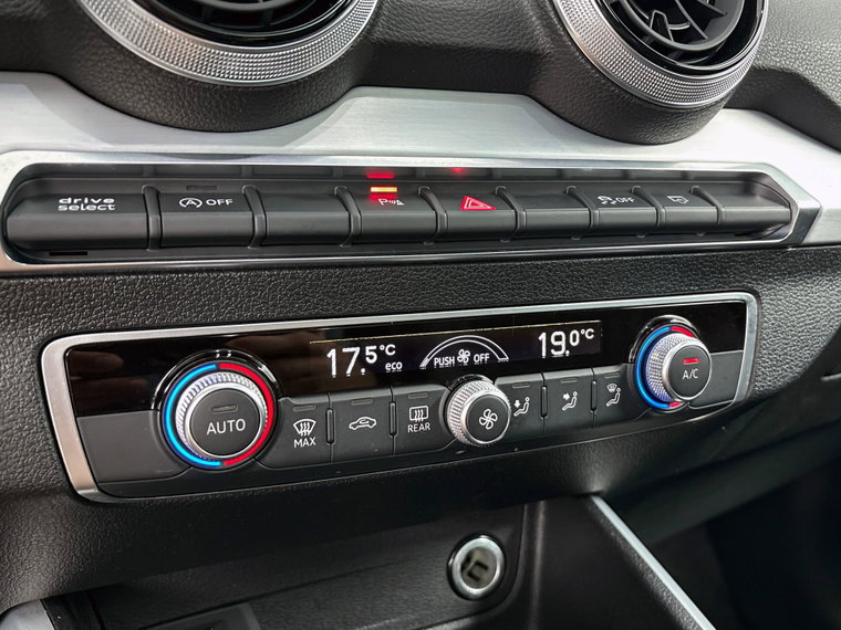 Vehicle Image 27