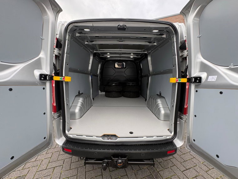 Vehicle Image 13