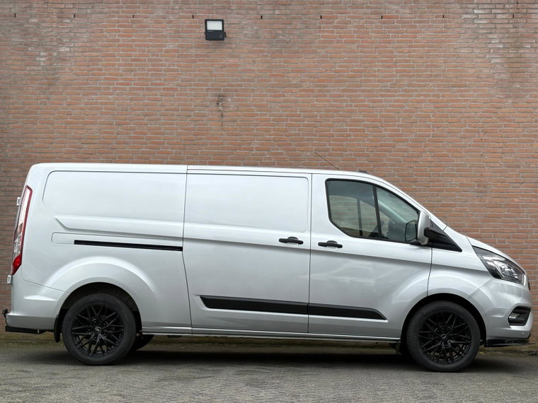Vehicle Image 22