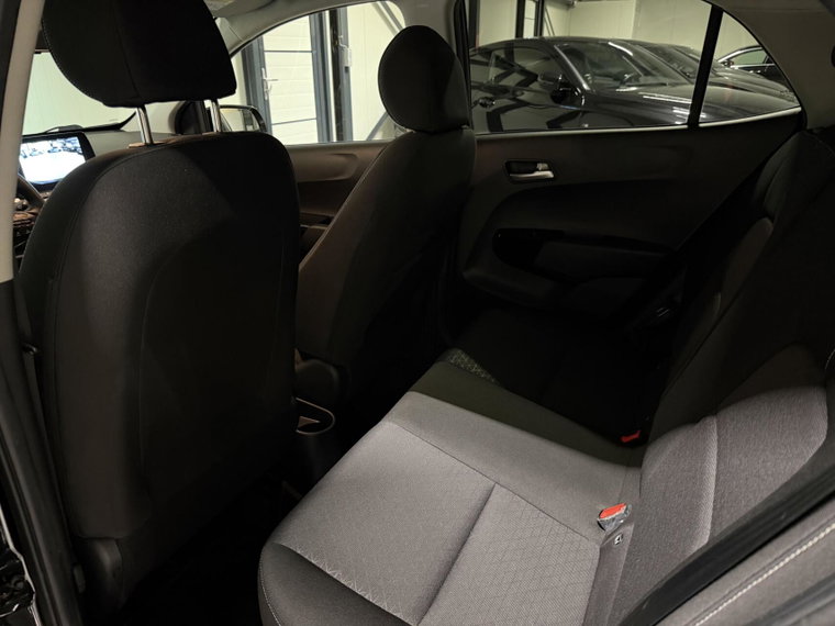 Vehicle Image 30