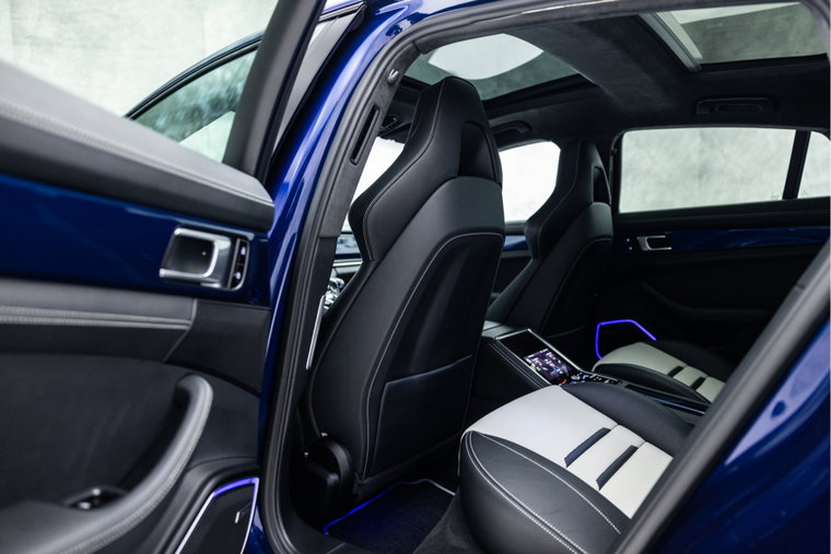 Vehicle Image 13